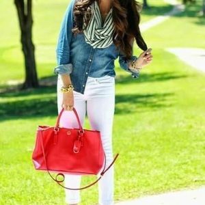 Meet your Posher, Flora